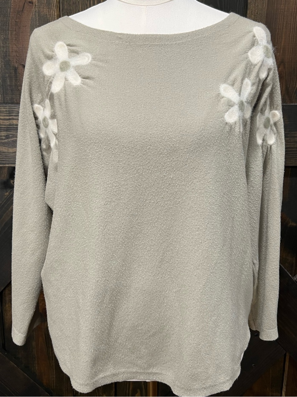 Aaeda Floral Motif Sage Green Sweater Top XL Soft Fleece Feel Boho Chic Casual